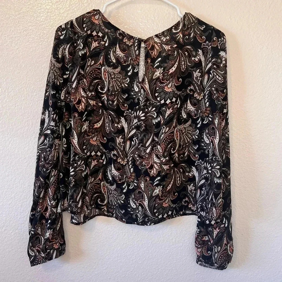 ASTR Paisley Longsleeve Blouse - Picture 4 of 7
